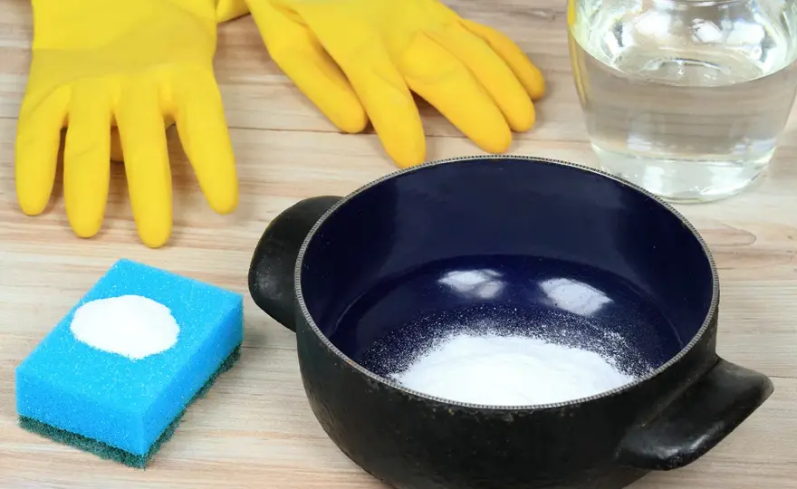 Casserole brûlée - Comment la nettoyer sans bicarbonate?