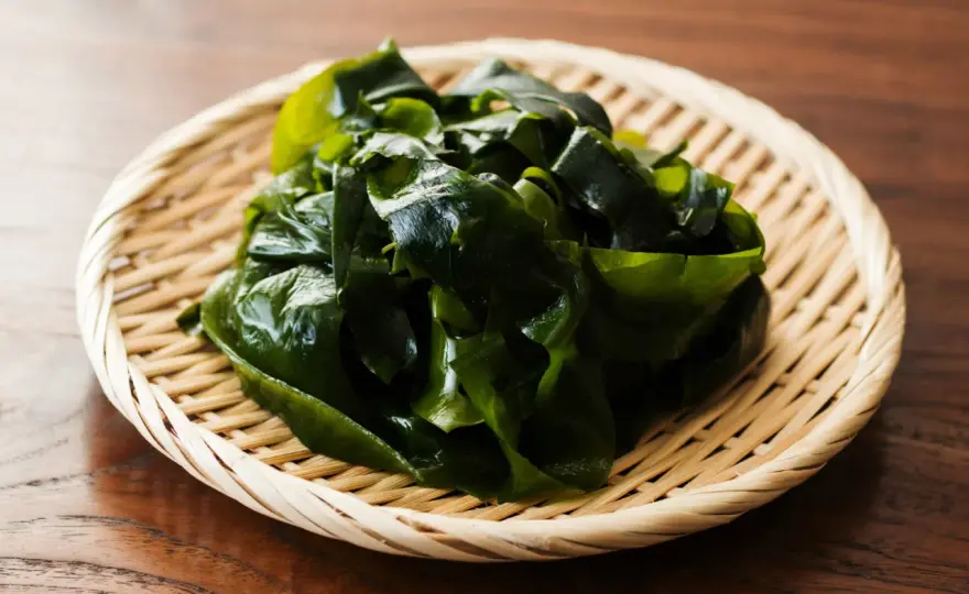 Wakame, qué es y cómo usarlo sin perder su textura