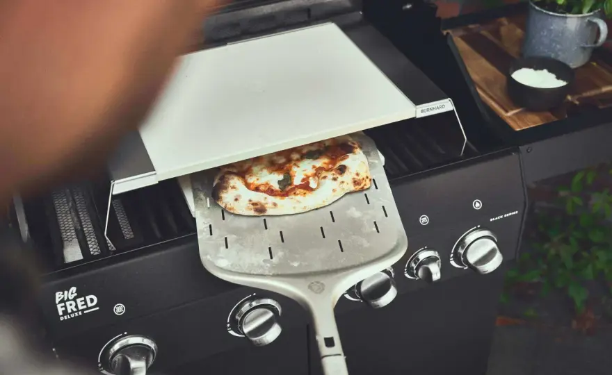 Pizza auf dem Gasgrill - So gelingt sie wirklich perfekt