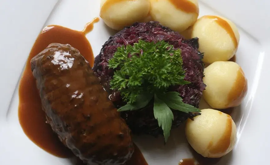 Tradycyjne potrawy Dolnego Śląska: historia, przepisy i najlepsze miejsca na degustację