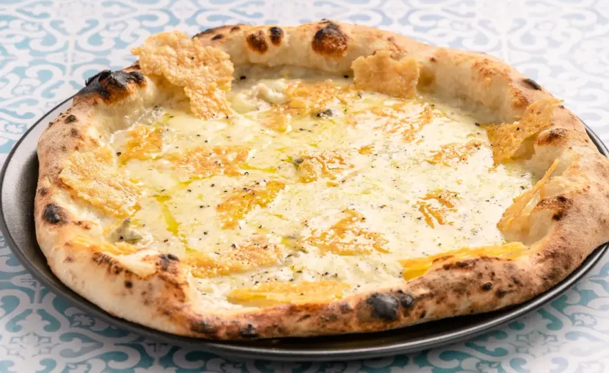 Käsepizza perfekt backen - So gelingt die Pizza Formaggi