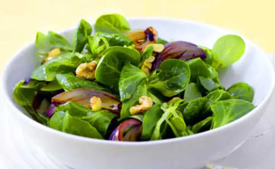 Feldsalat mit Zwiebeln - Tipps für die perfekte Balance
