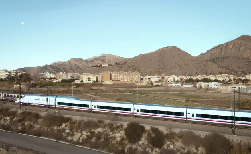 Tren Orihuela-Madrid - ¿Cómo viajar rápido y sin pagar de más?