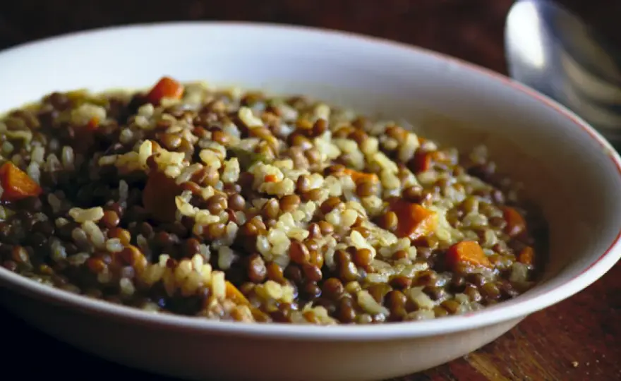 Lentejas con arroz melosas y fáciles para cualquier día