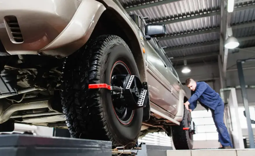 Zbieżność kół: DIY czy mechanik? Wybierz mądrze i oszczędź!