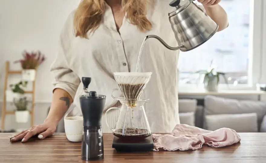 V60 drip - Jak zaparzyć idealną kawę? Poradnik krok po kroku