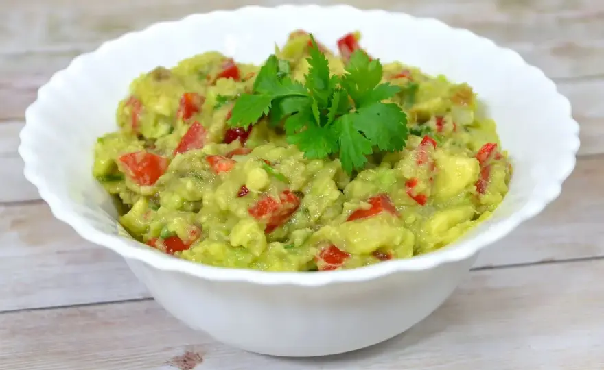 Jak się robi guacamole – prosty przepis na idealną pastę z awokado