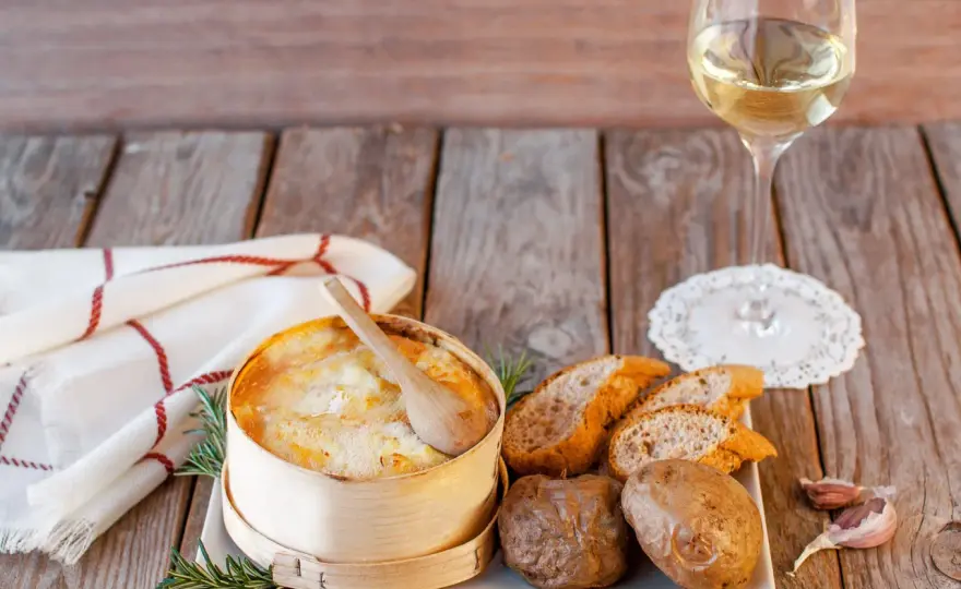 Vin et Mont d'Or fondu - L'accord parfait existe !