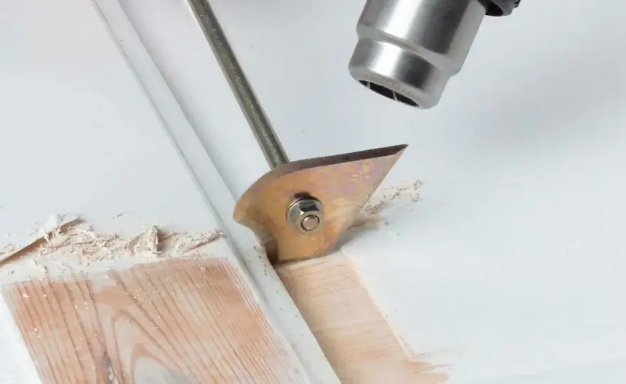 Come togliere pittura secca dal legno - Guida pratica