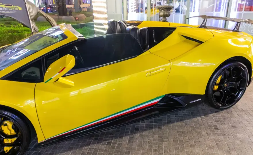 Ile kosztuje wynajem Lamborghini Huracan? Pełny cennik i warunki