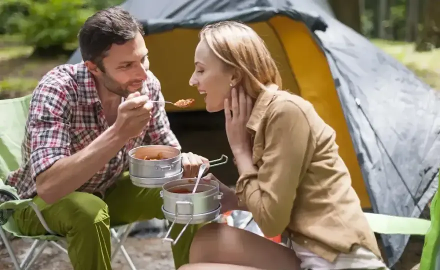Prowiant pod namiot - Jak jeść dobrze i bez problemów w terenie?