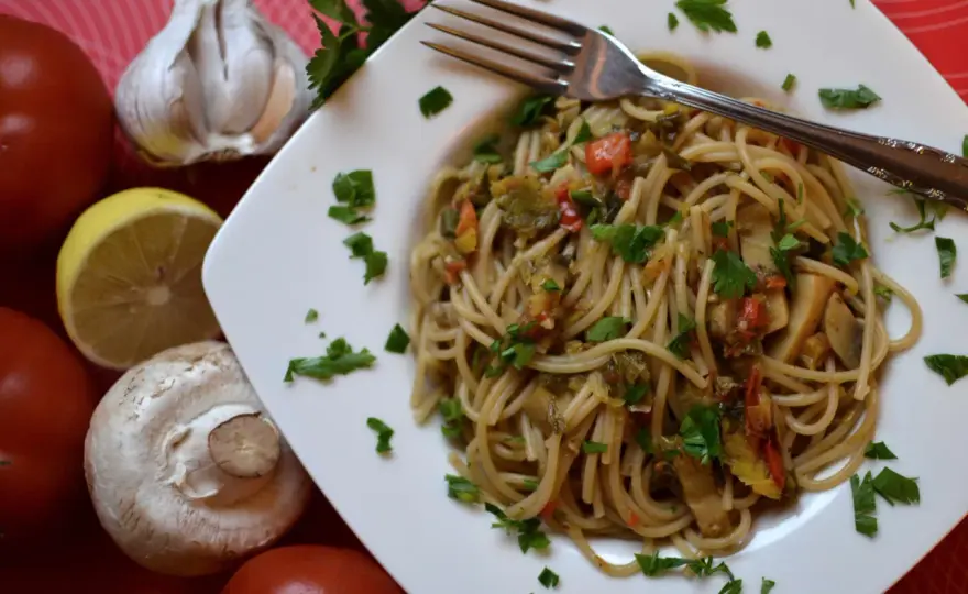 Spaghetti z warzywami: Kompletny przepis na idealny obiad krok po kroku