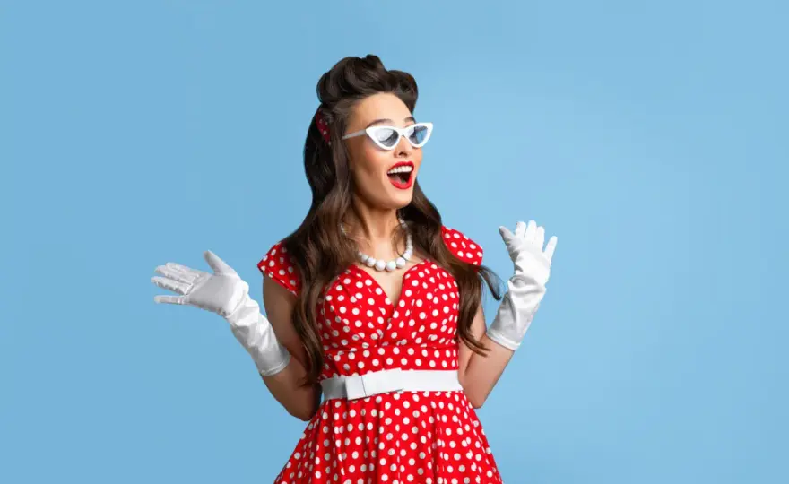 Styl Pin-Up: Lata 40. i 50. Jak odtworzyć kultowy look?