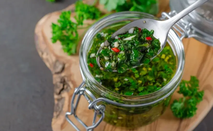 Autentyczne chimichurri do wołowiny - przepis mistrzów grilla