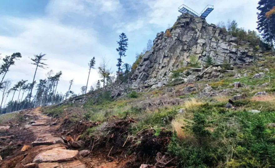 Trojak nad Lądkiem-Zdrojem - szlak, skały i widok