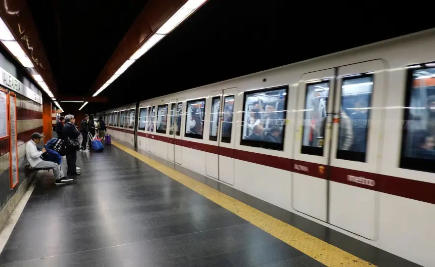 Métro Rome - Guide complet pour un séjour sans stress