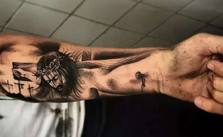 Tatuaż z Jezusem - Znaczenie, style i trwałość na lata