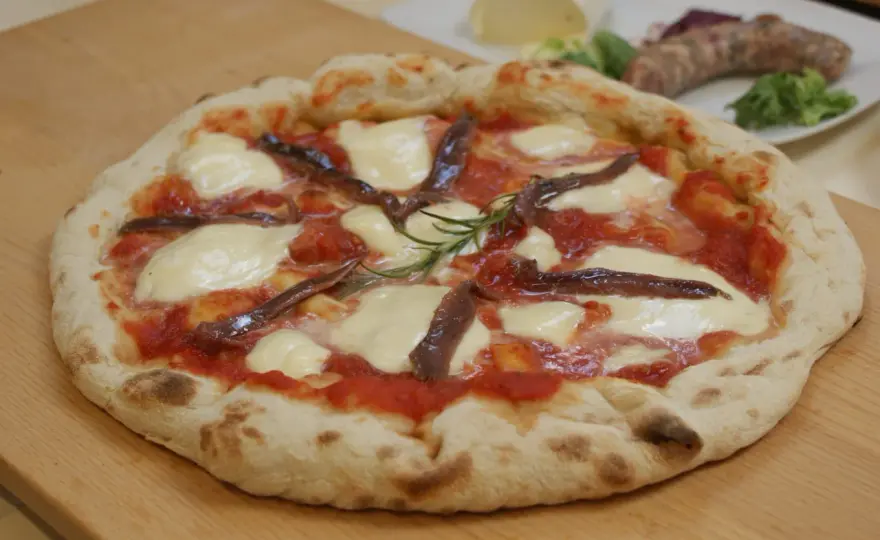 Jak długo piec gotowy spód do pizzy, aby uniknąć rozczarowania?
