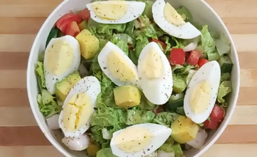 Salade avocat et œuf - la version simple et réussie