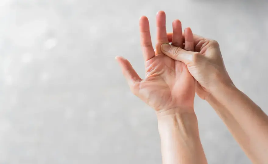 Schnappfinger verstehen - Ursachen, Risiken und was im Alltag hilft