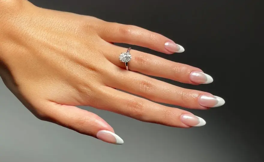 Paznokcie na zaręczyny – idealny manicure do pierścionka