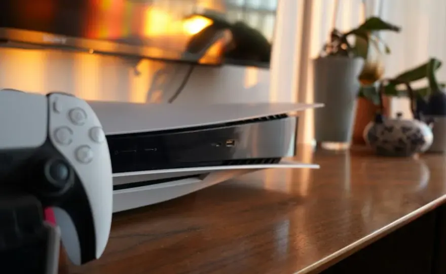 Gry z PS4 na PS5 pełny poradnik: Game Boost, transfer, akcesoria