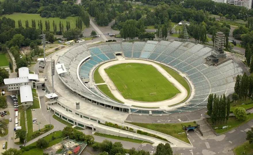 Chant po polsku: Od chorału po stadion - poznaj znaczenie