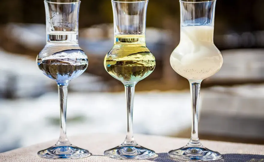 Grappa - co to jest i jak ją pić, by nie zabić aromatu?