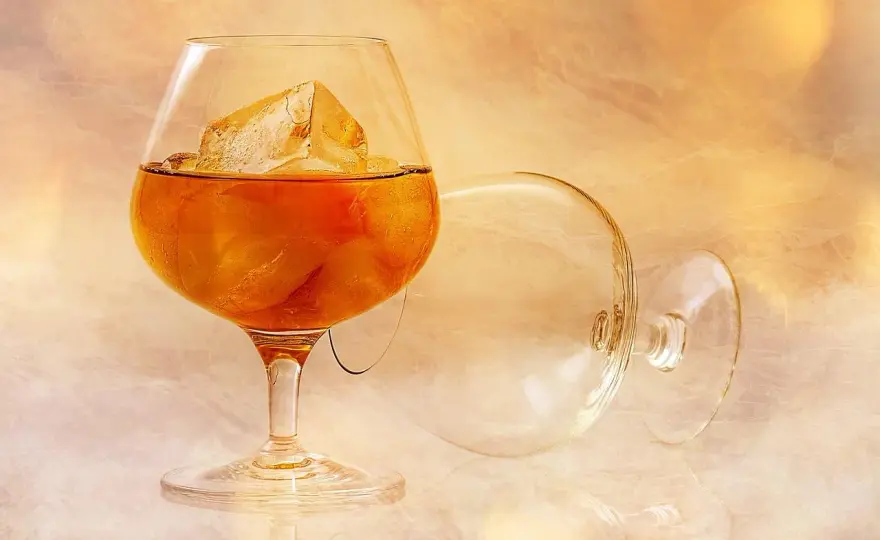 Rakı - jak pić, z czym łączyć i dlaczego mlecznieje?