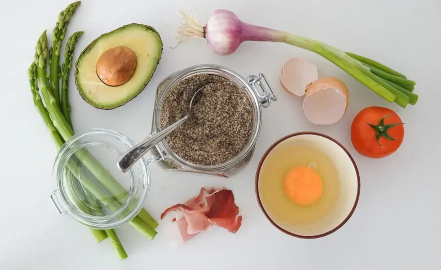 Resztki pieczonego kurczaka: 15-minutowe obiady zero waste!