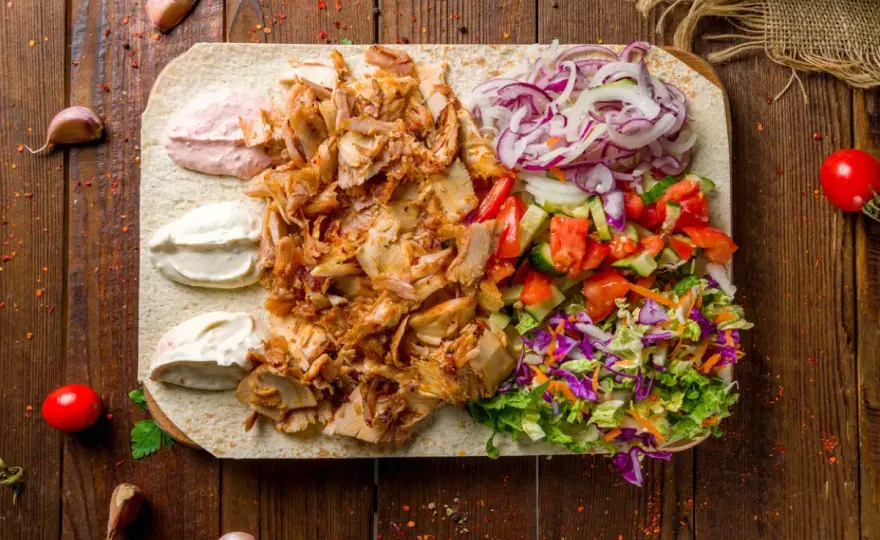 Shoarma z kurczaka jak z kebaba - Przepis na soczyste mięso