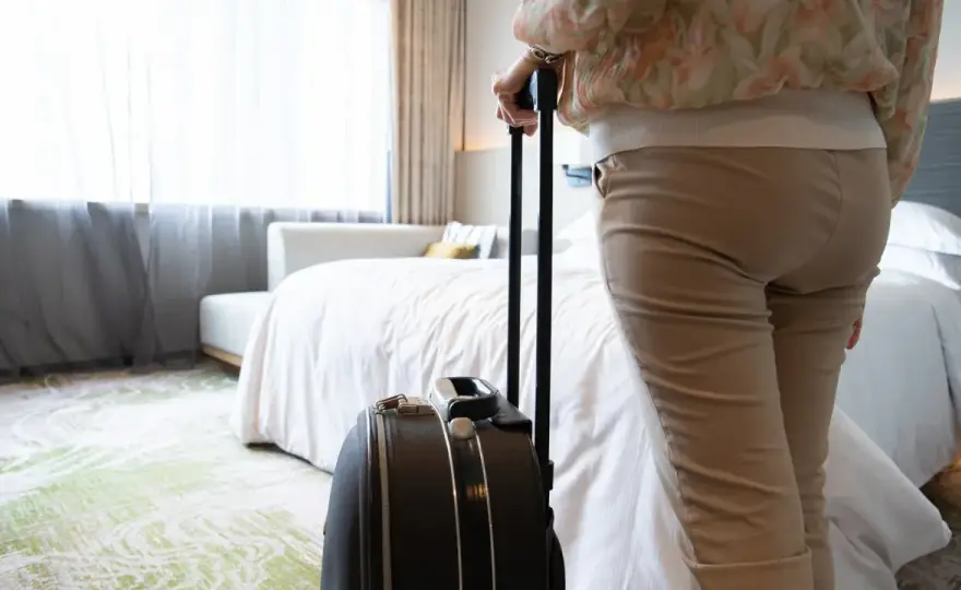 Jak sprawdzić wiarygodność noclegu i uniknąć oszustw podróżniczych