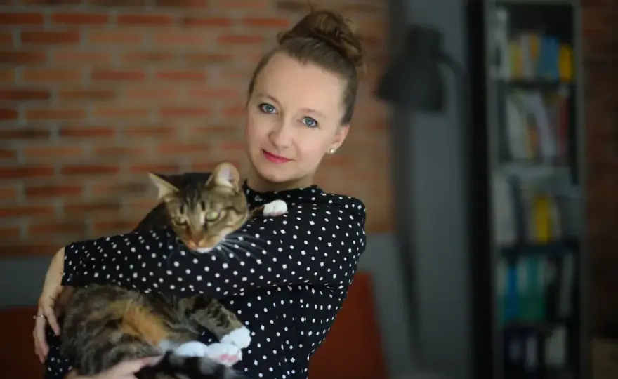 Profilowe z kotem - Jak pozować i uzyskać naturalny portret?