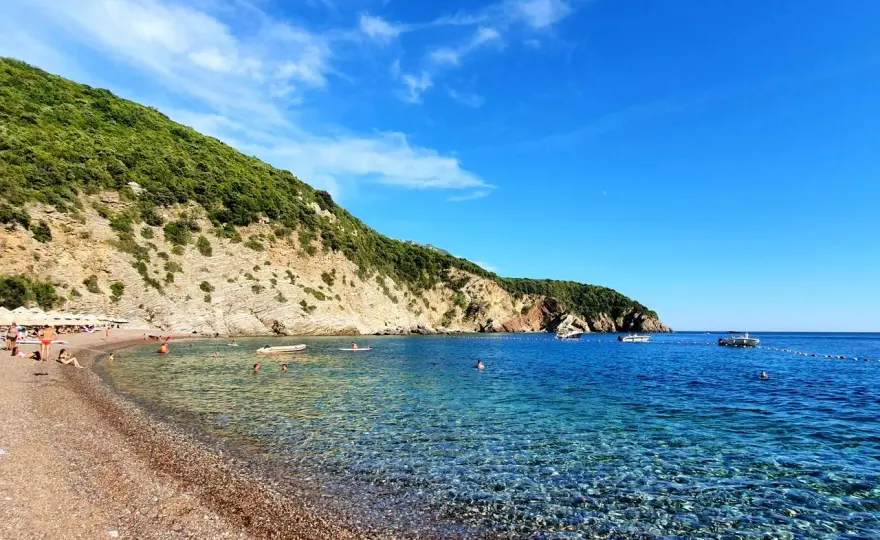 Piaszczyste plaże Czarnogóry - Gdzie naprawdę znajdziesz piasek?