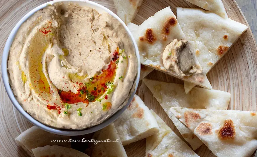 Humus di lenticchie cremoso pronto in 10 minuti