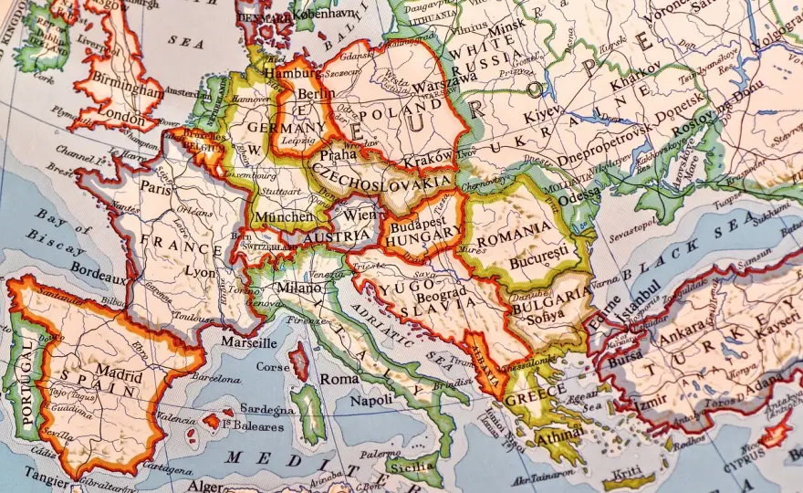 Gdzie jest Rumunia? Położenie, sąsiedzi i co to znaczy dla podróży