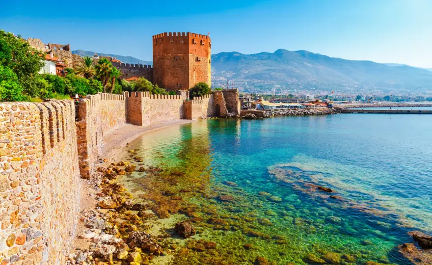Alanya pogoda maj - Czy warto jechać? Temperatury, woda i porady