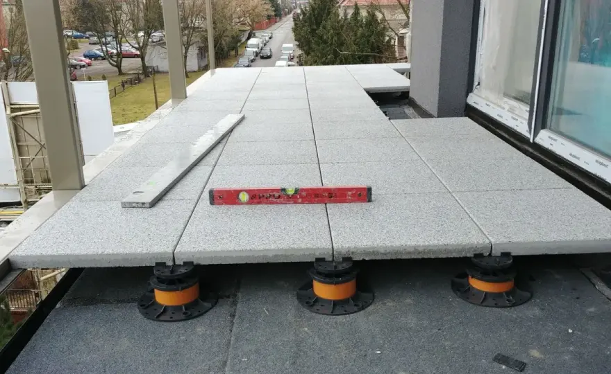Blacha na balkon: alternatywa dla płytek - zalety i wady