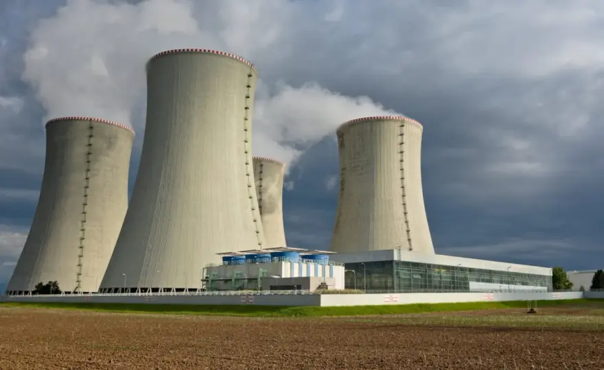 Elektrownia atomowa czy jądrowa - różnice, znaczenie i przyszłość energii