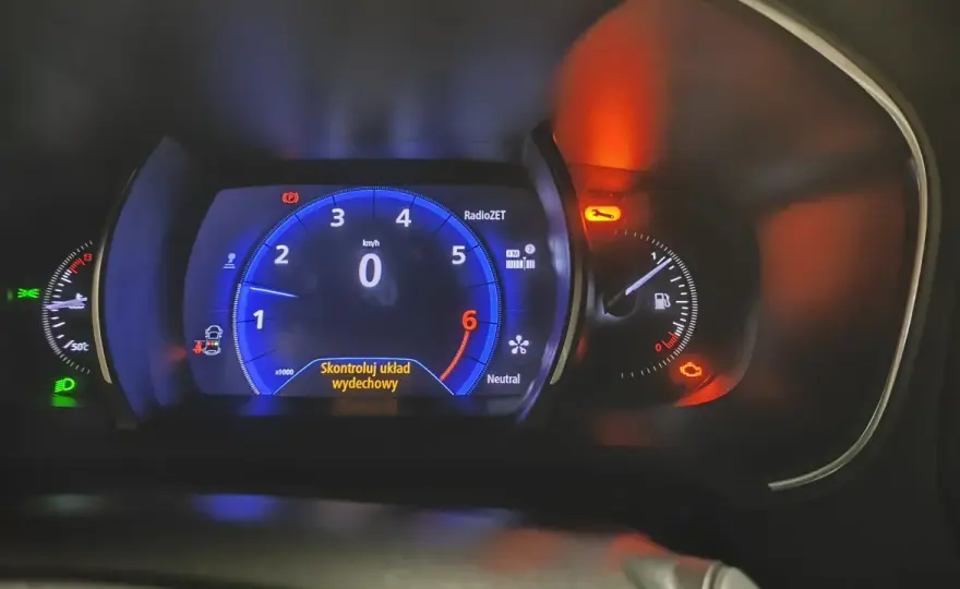 Skontroluj układ wydechowy Renault: Co oznacza i jak to naprawić?
