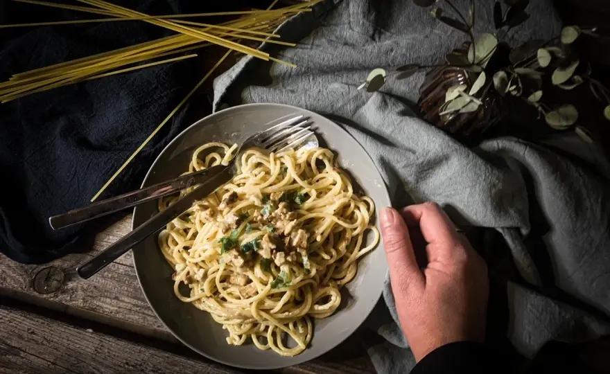 Vegane Carbonara - So gelingt sie ohne Sahne wirklich cremig