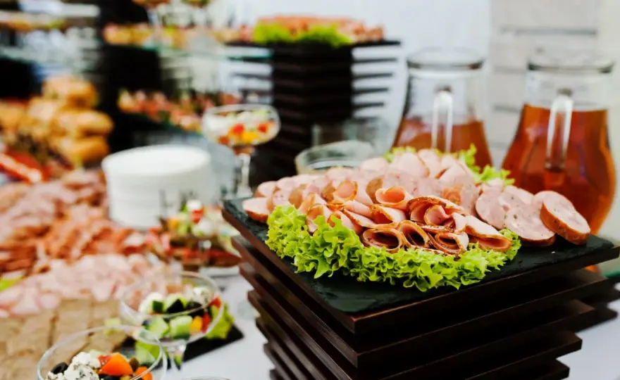 Catering ile od osoby - poznaj ceny i unikaj niepotrzebnych kosztów