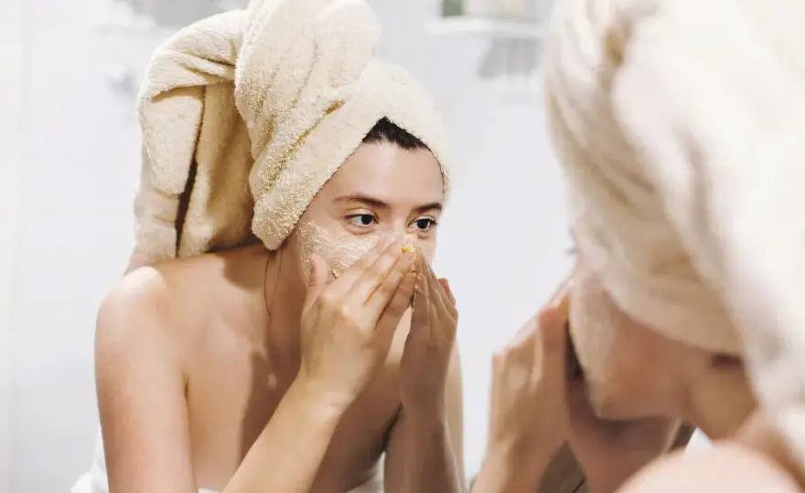 Jak zrobić peeling do twarzy w domu – proste przepisy dla każdego
