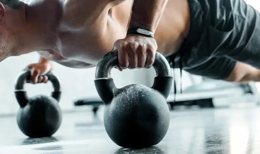 Ile trwa trening crossfit? Zaskakujące fakty o czasie sesji