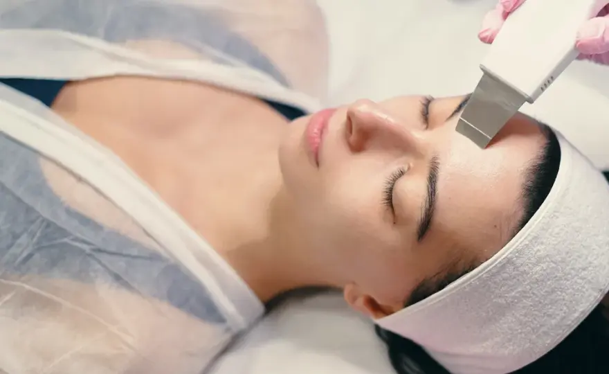 Peeling kawitacyjny ile trwa? Oto co musisz wiedzieć o czasie zabiegu