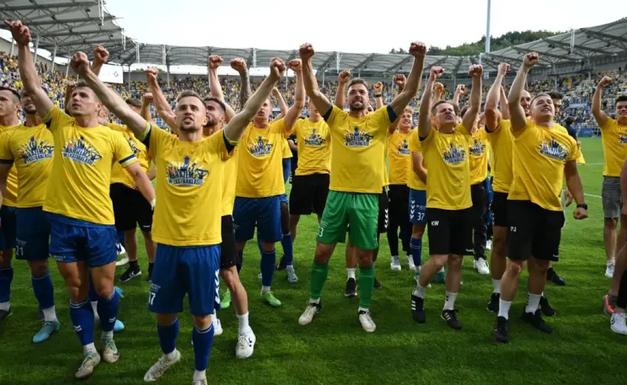 Kto wchodzi do ekstraklasy? Sprawdź, które drużyny mają szansę na awans