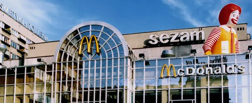 Kiedy był pierwszy McDonald's w Polsce? Oto zaskakujące fakty