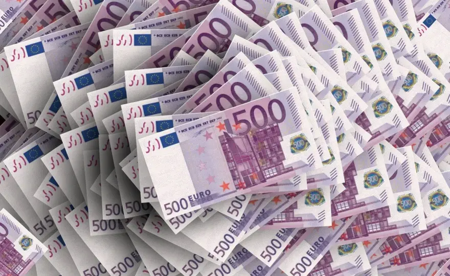 Ile waluty można przewieźć przez granicę – kluczowe informacje, które musisz znać