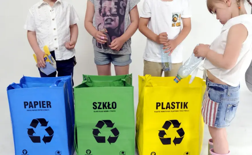 Recykling w Ostródzie: Jak prawidłowo segregować śmieci i uniknąć kar?