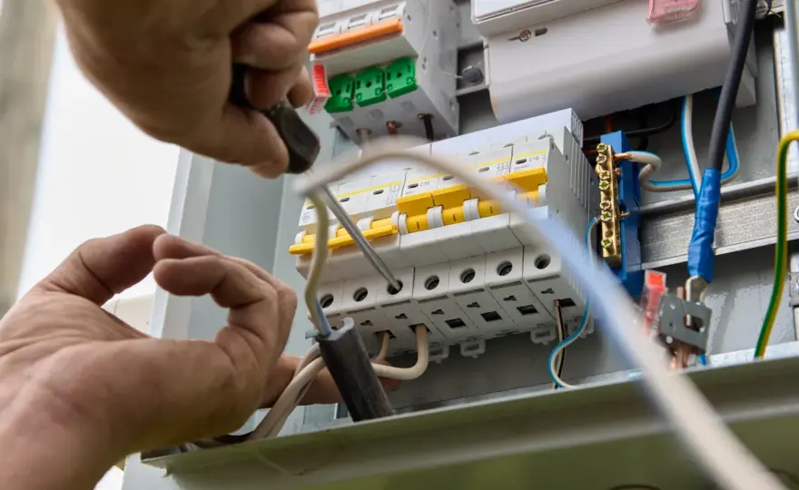 Rodzaje bezpieczników elektrycznych – szczegółowy przegląd
